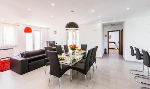 Bratulici Villa | Villa Delle Rondini in Central Istria with Whirlpool and Sauna for 8 persons