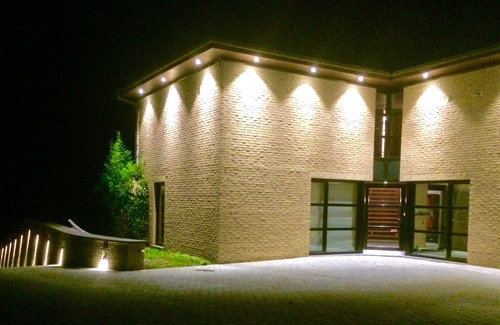 Rixensart Villa | Villa des Templiers - 20 minutes from Brussels Airport - Sleeps 8 to 15 -