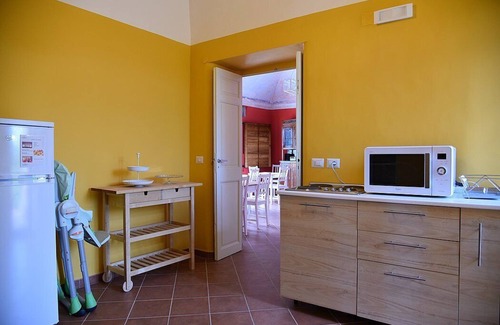 Archi House | Villa Dianto: A welcoming two-story apartment that is part of an ancient country house surrounded by a citrus garden, with Free WI-FI.