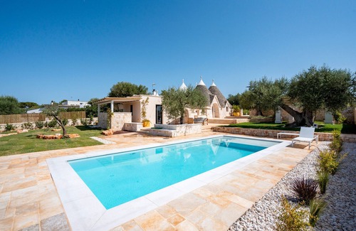 Cozzana Villa | Villa 'Dimora Dormio' with Private Pool, Wi-Fi and Air Conditioning