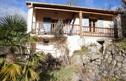 Vernoux-en-Vivarais Villa | Villa Domaine Liberté avec prairie et forêt au bord d'une rivière en Ardèche