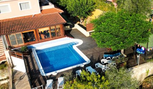 Riudecanyes Villa | VILLA DU LAC spéciale pour famille avec enfant