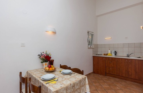 Plat Apartment | Villa Dubravka - Premium Studio Apartment with Balcony and Sea View (Apartman 2)