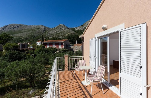 Plat Apartment | Villa Dubravka - Superior Studio Apartment with Balcony and Sea View (Apartman 3)