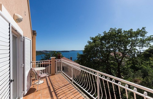 Plat Apartment | Villa Dubravka - Superior Studio Apartment with Balcony and Sea View (Apartman 3)