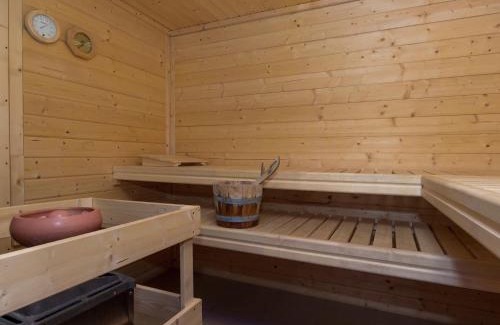 Sankt-Vith House | Villa East Canton with Sauna