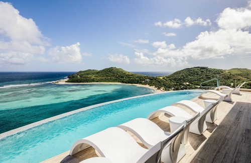 North Sound Villa | Villa Edge of Paradise by Fantasia Villas