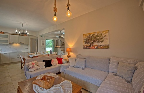Almiros Beach Villa | Villa Elais – Vacation villa with private pool in Corfu, Greece