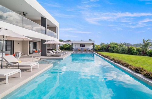 Weston Villa | Villa Elan - A Contemporary Style Villa