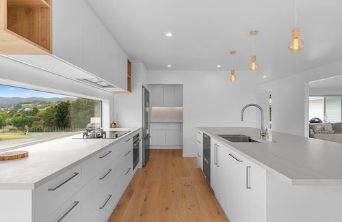 Langs Beach House | Villa Elena - Brand new, sunny, well-appointed holiday home, walking to beach