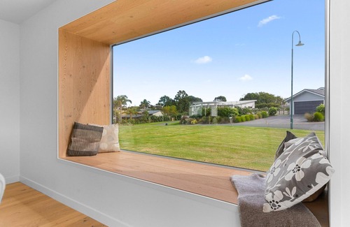Langs Beach House | Villa Elena - Brand new, sunny, well-appointed holiday home, walking to beach