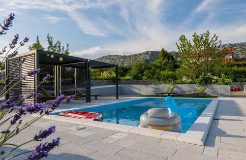 Tugare Villa | Villa Eleona with private pool and garden