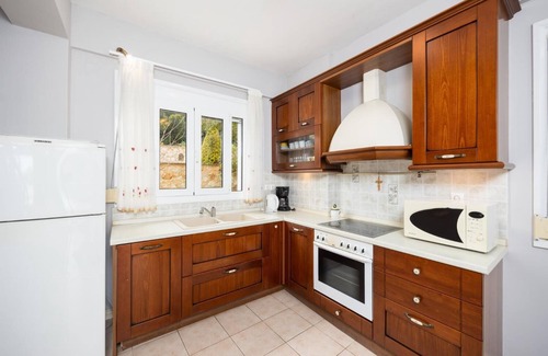 Gerani Villa | Villa Elessa - Three Bedroom Villa, Sleeps 6