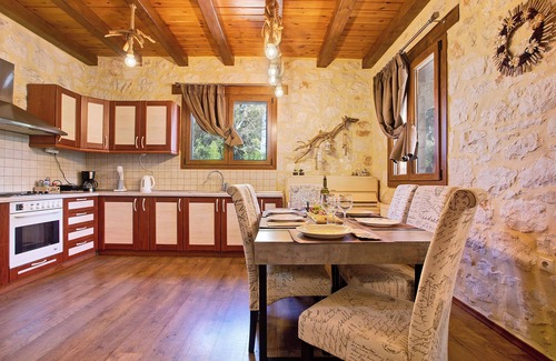 Lithakia House | Villa Elizabeth with Garden, Balcony & Wi-Fi
