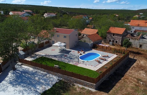 Donje Rastane Villa | Villa Elm, 3 bedrooms, 2 bathrooms, private pool, large garden, wi-fi, privacy