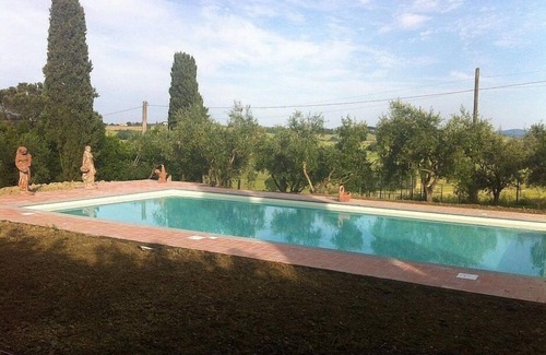 Castiglione del Lago Villa | Villa Eloisa: A three-story historical villa surrounded by the greenery, with Free WI-FI.