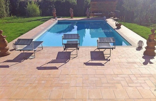 Castiglione del Lago Villa | Villa Eloisa: A three-story historical villa surrounded by the greenery, with Free WI-FI.