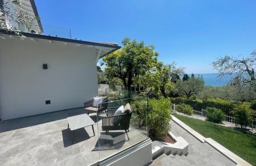 Gardone Riviera Apartment | Villa Elvira