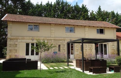 Civrac-de-Blaye Villa | villa entière château Lacroix de Civrac 3 ch, 3 sdb, piscine xxl,sauna, 4 étoiles,7 pers