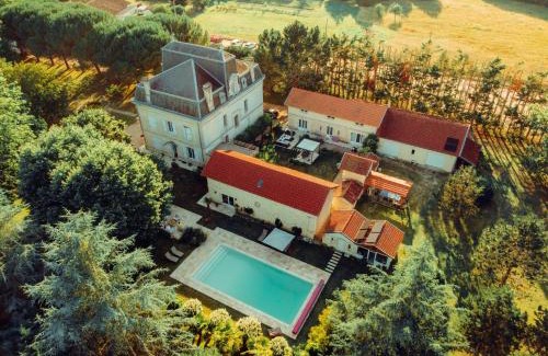 Civrac-de-Blaye Villa | villa entière château Lacroix de Civrac 3 ch, 3 sdb, piscine xxl,sauna, 4 étoiles,7 pers