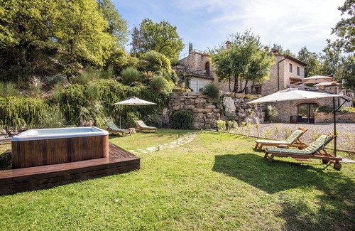 Vertine Villa | "Villa Erbolino" with Private Garden, Outdoor Stone Bathtub & Wi-Fi