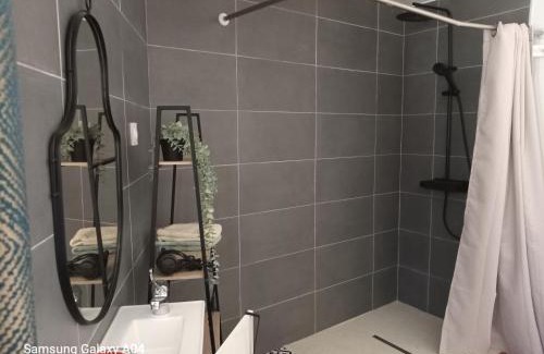 Erra House | Villa ERRA & Suites Salle de Bains Privatives