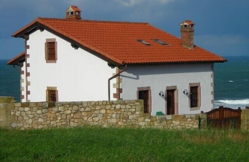 San Vicente de la Barquera Villa | VILLA IN OYAMBRE BEACH