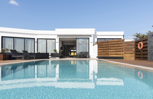 Los Mojones Villa | Villa Estelinas - Luxurious 5 Bedroom Villa - Stunning Sea Views - Jacuzzi