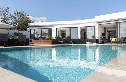 Los Mojones Villa | Villa Estelinas - Luxurious 5 Bedroom Villa - Stunning Sea Views - Jacuzzi