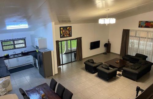 Paramaribo Villa | Villa Famirie 8-10 people