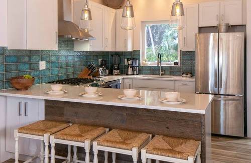 Estate Carolina House | Villa FantaSea - Modern, 2 King Suites w/Pool