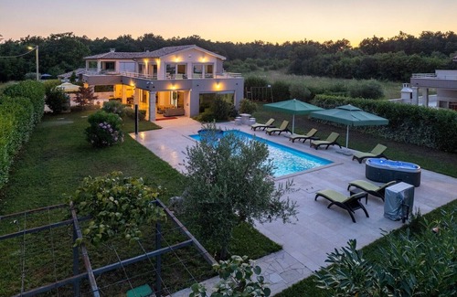 Belavici Villa | Villa Fantasia with heated pool and Whirlpool