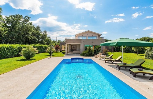 Belavici Villa | Villa Fantasia with heated pool and Whirlpool
