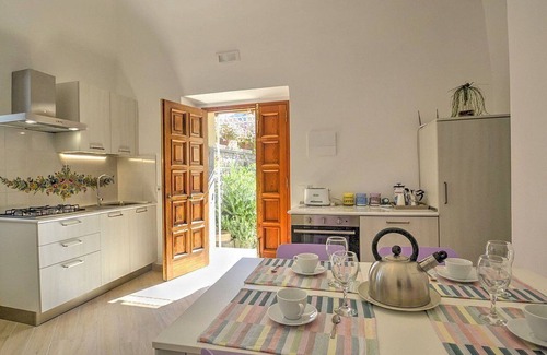 Sant'Agnello House | Villa Fillide F: A cozy and welcoming two-story apartment surrounded by the greenery, with Free WI-FI.