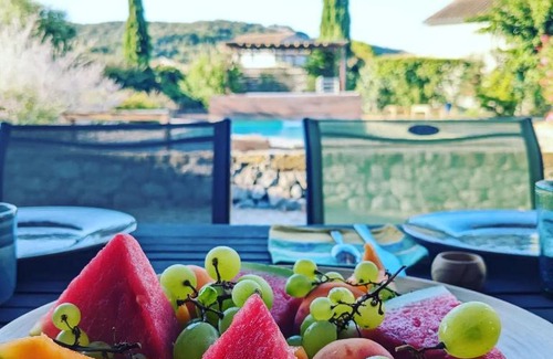 Grospierres Bed & Breakfast | Villa Font Vive - Chambres d'hôtes éco-labellisées avec cuisine - Confort, calme et vue exceptionnels !