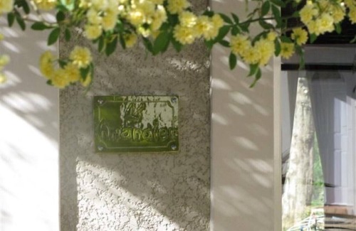 Montagnac Villa | Villa for 4 people "L'Amandier" Lagoon pool to share