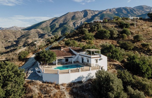 Canillas de Aceituno Villa | Villa for up to 8 persons with fantastic mountain views & private swimming pool