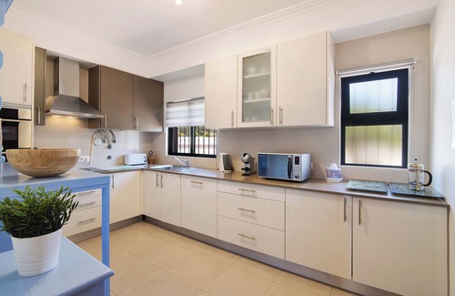 Vale Formoso Villa | Villa 'Formosa' with Private Pool, Wi-Fi and Air Conditioning