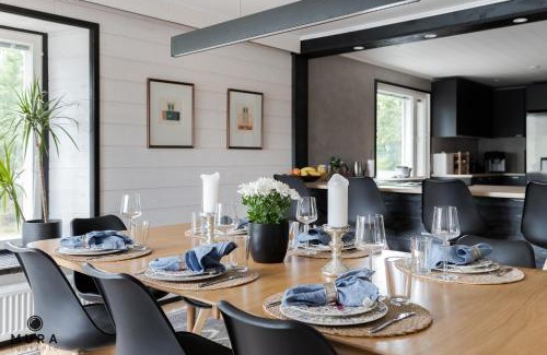 Lempaala Villa | Villa Gaia! - Luxury villa with jacuzzi and beach close to trainstation 10 minutes from Tampere city! 1,5 hours to Helsinki