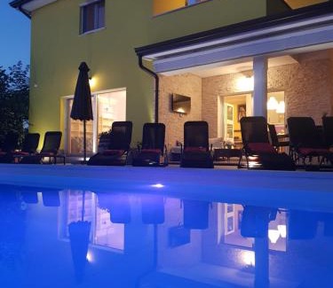 Antonci Villa | Villa Gaya with XXL heated pool