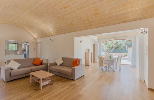 San Michele Salentino Villa | Villa 'Gelso Bianco Con Piscina' with Private Pool, Wi-Fi and Air Conditioning