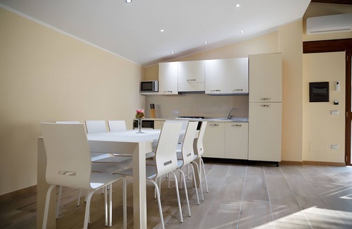 Stella Cilento Villa | Villa 'Ginestra Con Jacuzzi' with Mountain View, Wi-Fi and Air Conditioning