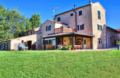 Mondavio Apartment | Villa Ginevri, La casa vacanze immersa nel verde