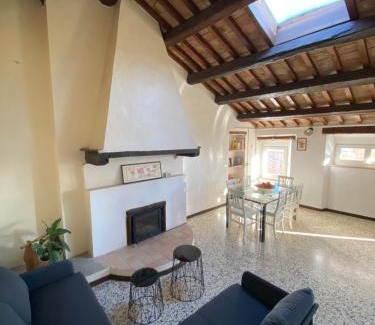 Mondavio Apartment | Villa Ginevri, La casa vacanze immersa nel verde