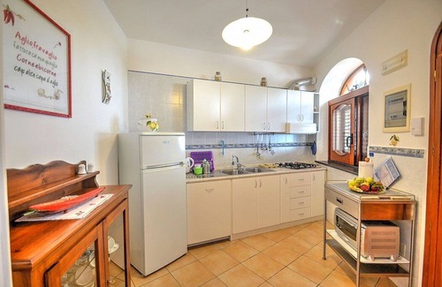 Praiano House | Villa Gisella B: A bright apartment which faces the sun and the sea, with Free WI-FI.