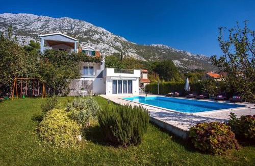 Gata Villa | Villa Golden Garden with 50sqm private pool