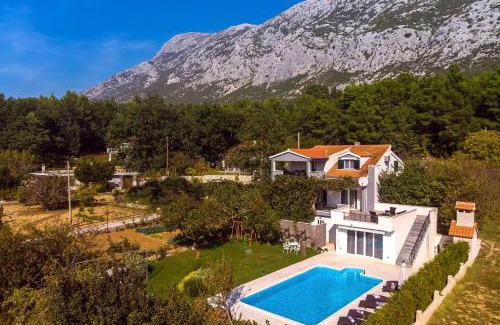Gata Villa | Villa Golden Garden with 50sqm private pool