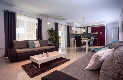 Gata Villa | Villa Golden Garden with 50sqm private pool