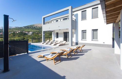 Srinjine Villa | villa green valley