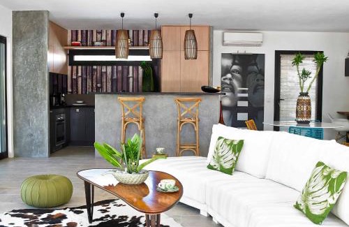 San Antonio Bay Villa | Villa Ha Taew